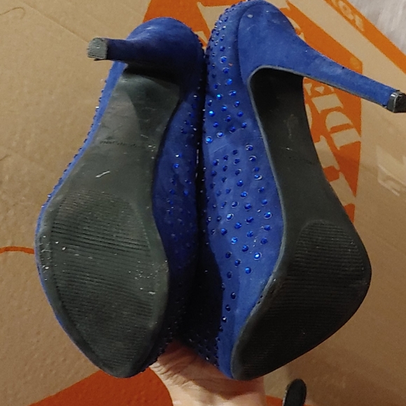 Heels - Picture 3 of 3